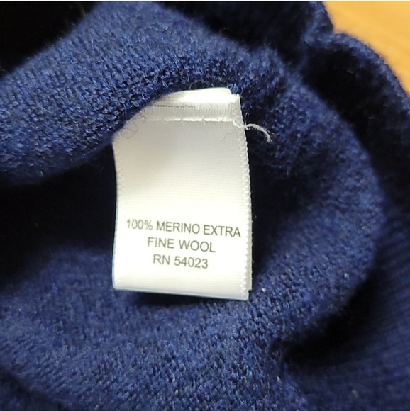 Banana Republic 100 % Extra Fine Merino Wool Sweater - Picture 3 of 6